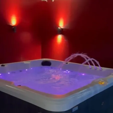 The Exclusive Jacuzzi Apartment