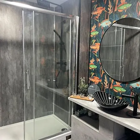 The Exclusive Jacuzzi Apartment